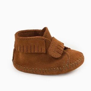 MINNETONKA | Unisex | Baby Shoes | Front Strap Moccasins | Size 2